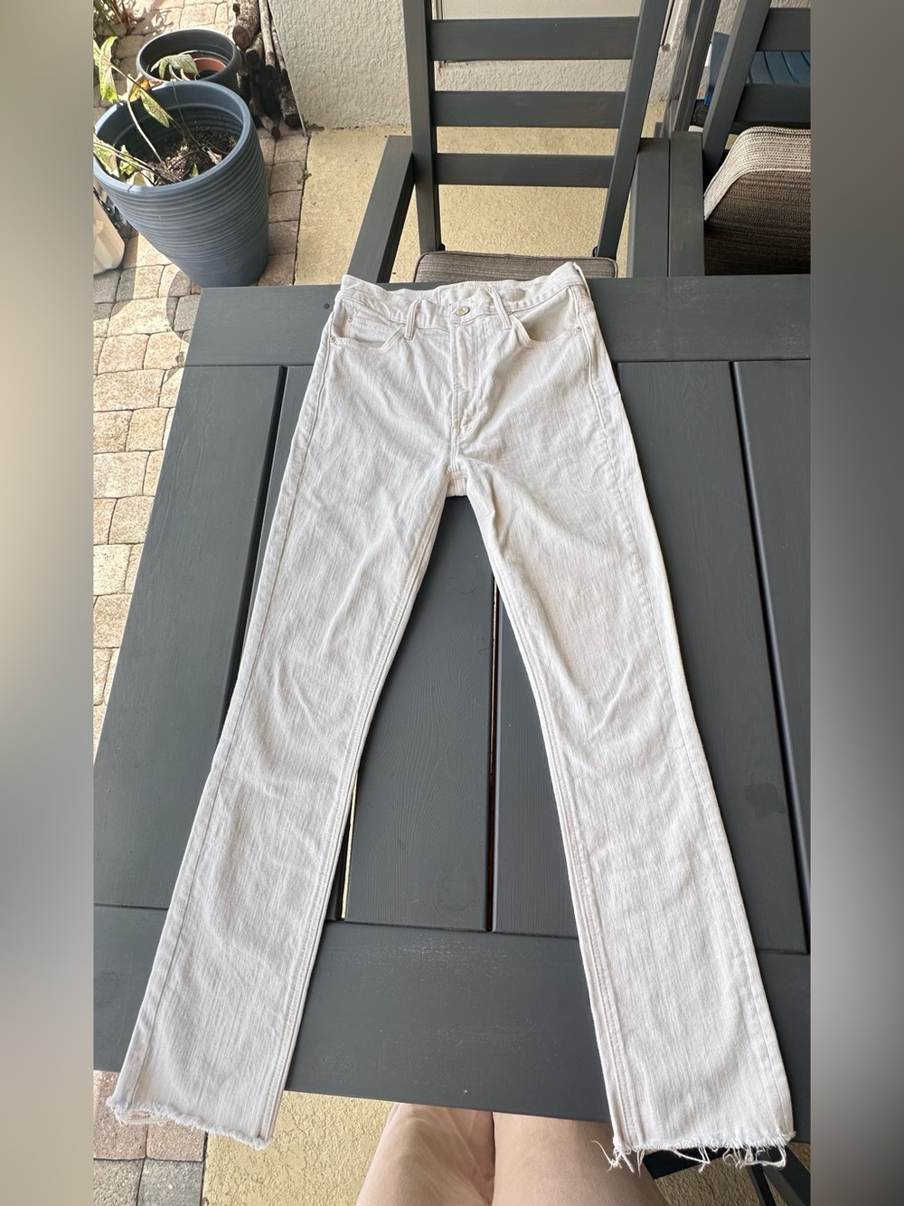MOTHER The Dazzler Ankle Fray jeans in a size 26.